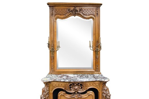 старинный каминный портал из ореха с зеркалом и бра в стиле людовика 15, каминный экран из ореха в комплекте