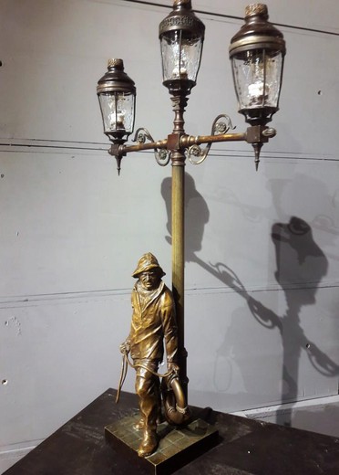 Большой антикварный светильник из бронзы и латуни