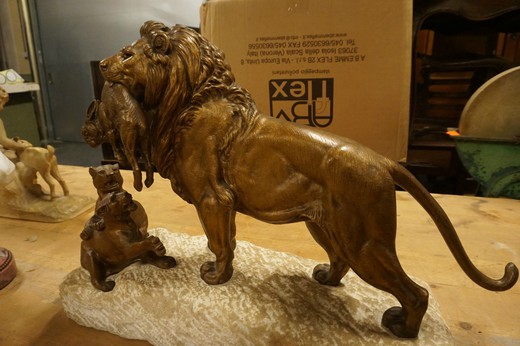 Скульптура со львами