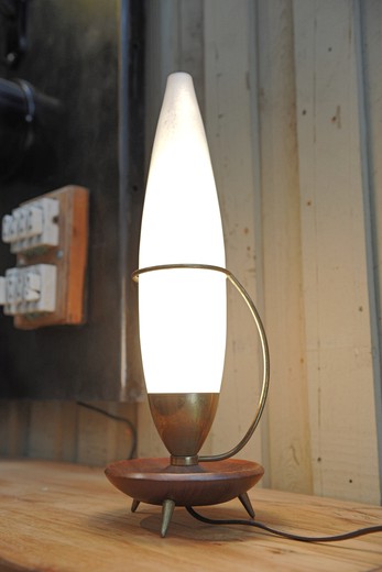 в скандинавском стиле, винтажный светильник, винтажная лампа, антикварная лампа, европейский дизайн, лаконичный дизайн