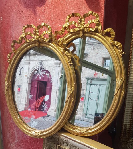антикварные парные зеркала в раме из золоченого дерева в стиле Людовика XVI купить в Москве, антикварная галерея зеркал предметов декора и интерьера в стиле Людовика XVI из золоченого дерева