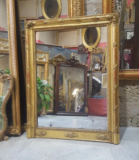 антикварное зеркало в стиле Наполеона III в раме из золоченого дерева купить в Москве, антикварная галерея зеркал предметов декора и интерьера из золоченого дерева в Москве