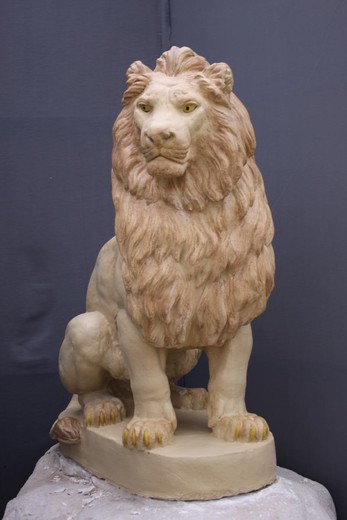 старинная большая садовая скульптура лев из камня купить в Москве
