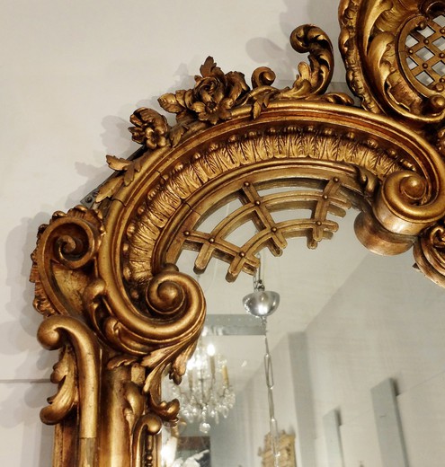 антикварная галерея мебели предметов декора и интерьера в стиле людовика XV рококо из золоченого дерева в Москве