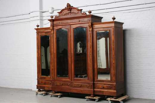 антикварный шкаф из ореха в стиле ренессанс, антикварный гардероб ренессанс 1900 годы