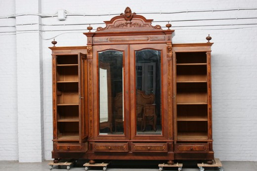 старинный шкаф из ореха в стиле ренессанс, старинный гардероб ренессанс 1900 годы