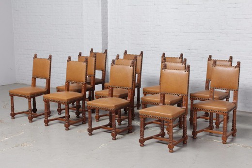 комплект из 12 старинных стульев из дуба в стиле ренессанс с кожаной обивкой