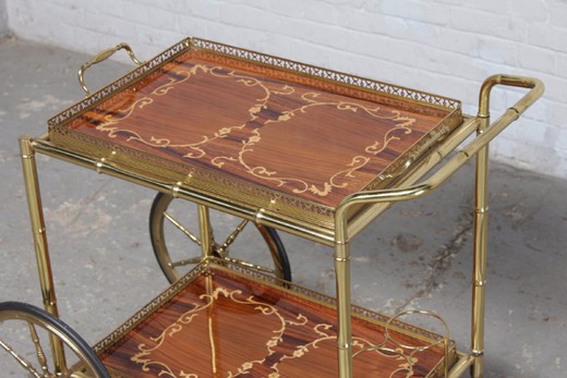 винтажный сервировочный столик из латуни и стекла с подносами из ореха в стиле рококо купить в Москве