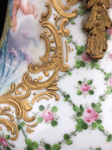 антикварная галерея предметов декора и интерьера в стиле людовика XV из фарфора и бронзы XIX века в Москве