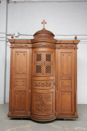 Antique confessional
