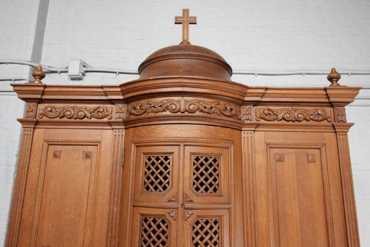 Antique confessional