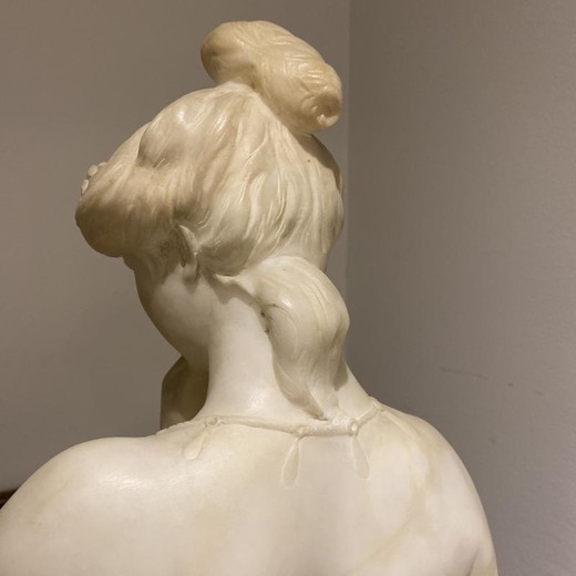 Антикварная скульптура  «Девушка»