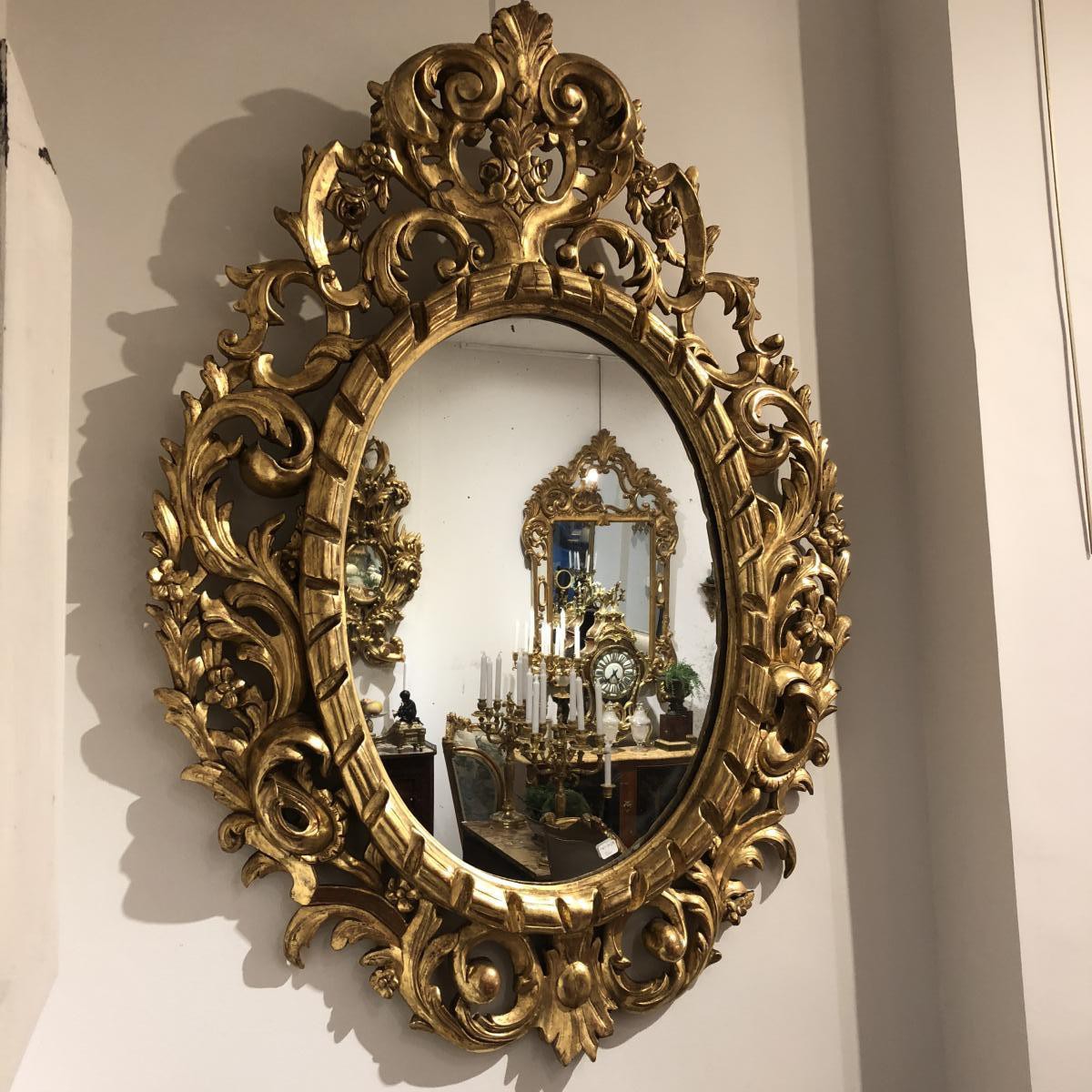 антикварное зеркало в интерьере