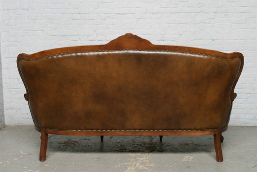 Антикварный диван в стиле рококо