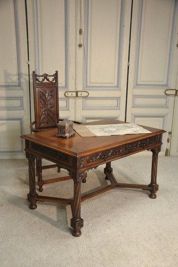 Антикварный письменный стол и кресло