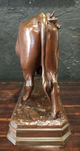 Антикварная скульптура "Бык"