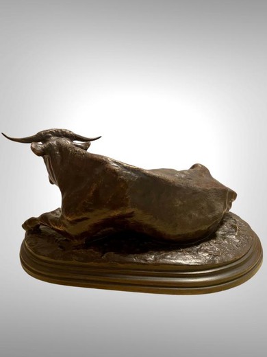 Antique sculpture "Lying bull"