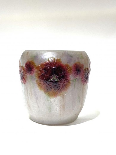 Antique vase "Wild geranium"