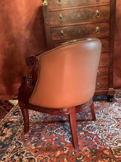 Антикварное кресло