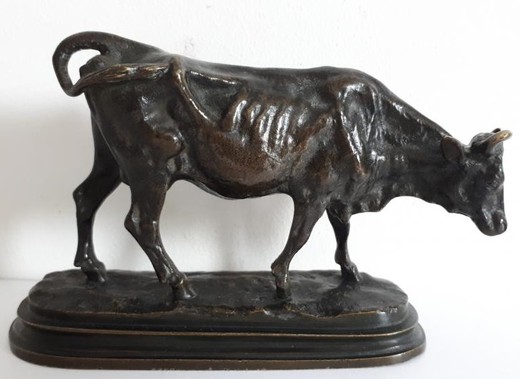 Antique pair sculptures "Cow and Bull"