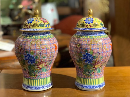 Антикварные парные вазы «Кантонские эмали»