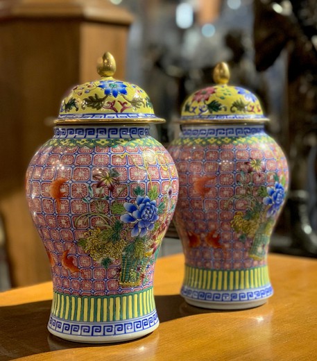 Антикварные парные вазы «Кантонские эмали»