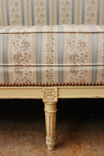 мебель антик - диван из крашеного дерева в стиле людовик 16