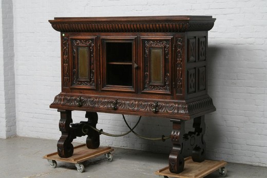 old furniture dining room in oak
