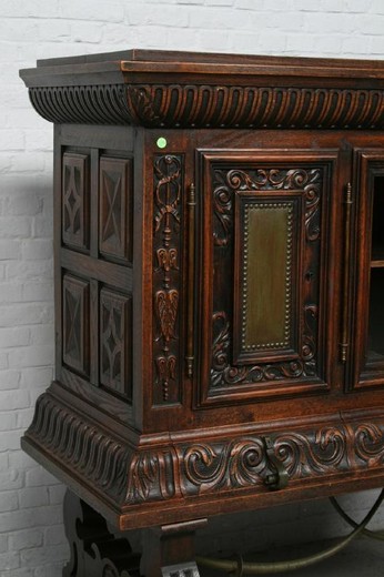 vintage furniture dining room in oak