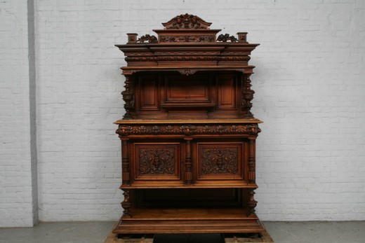 старинный буфет и сервант из ореха, стиль ренессанс