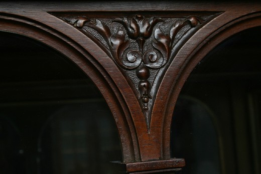 антикварная мебель - витрина из ореха, стиль ренессанс, 19 век