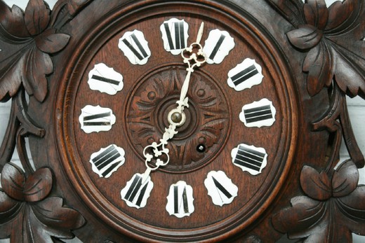антикварные часы из дуба в охотничьем стиле, 1900 год