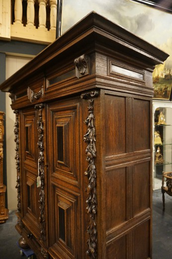 антикварный шкаф с резьбой, голландия, 19 век