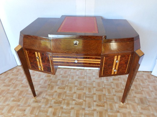 антикварный письменный дамский стол из ореха арт-деко
