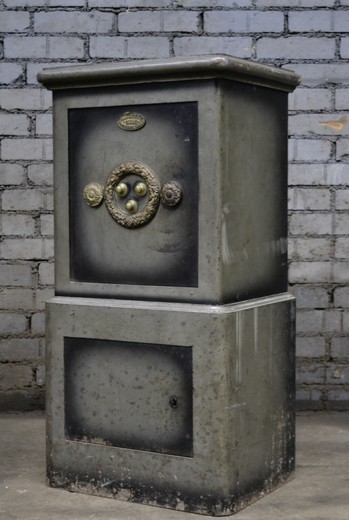 antique safe patina