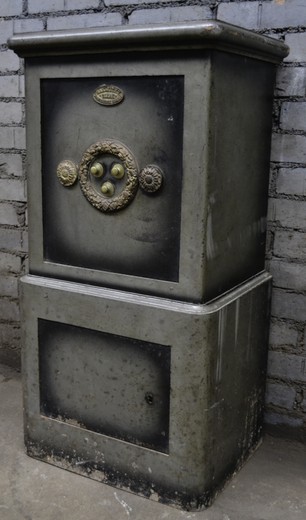 old safe XX century