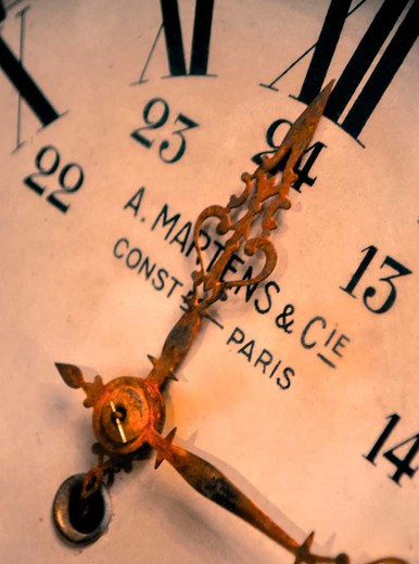 винтажные настенные часы мартенс из металла