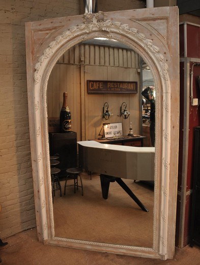 Огромное зеркало в стиле Людовик XVI