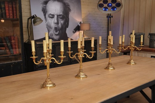 старинный предмет - подсвечник из бронзы