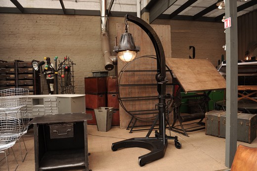 antique lamp industry