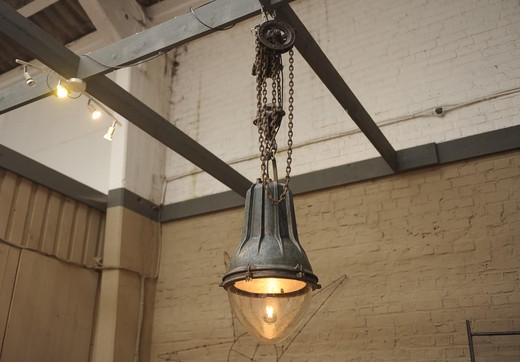 антикварная потолочная лампа индастриал
