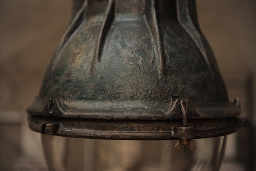 старинная потолочная лампа индастриал