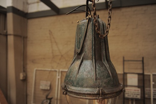 антикварный светильник индастри из металла