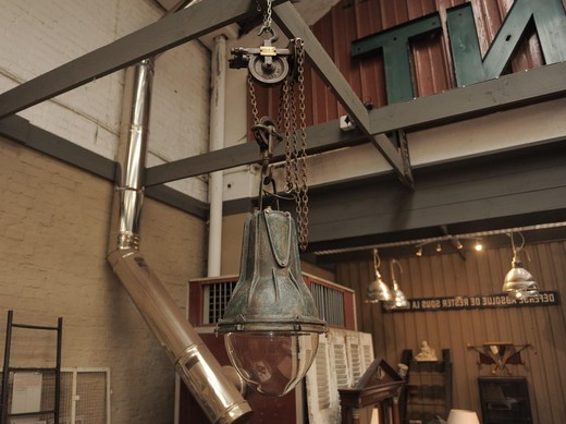 промышленная лампа из металла в стиле индастриал