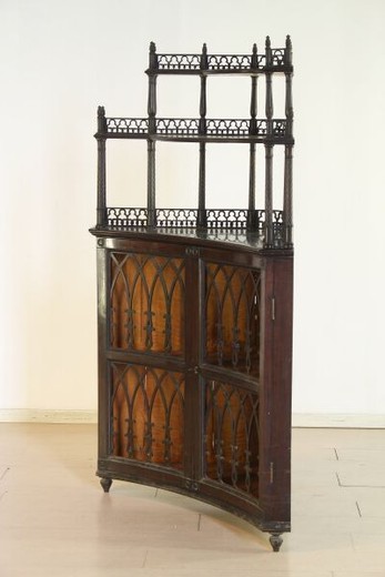 старинный угловой шкаф неоготика из черного дерева, 19 век