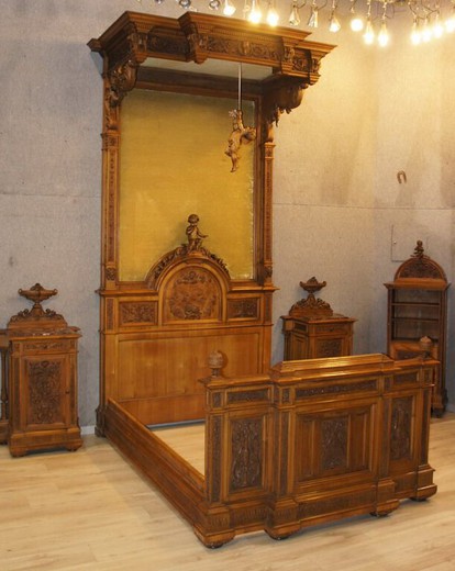 антикварная мебель - спальня из ореха в стиле неоренессанс