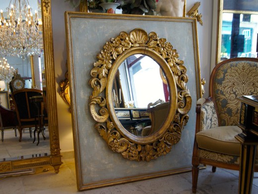 антикварное овальное зеркало с золочением