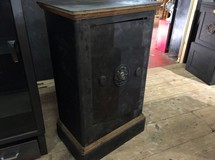 Старинный сейф