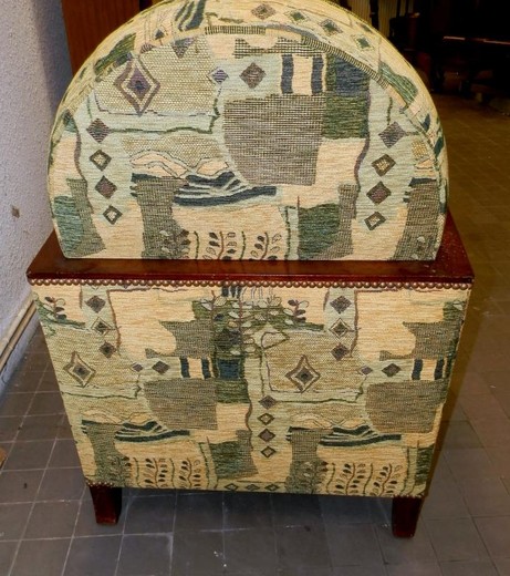 antique furniture sitting room in mahogany