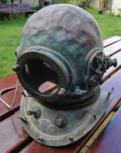 антикварный водолазный шлем
